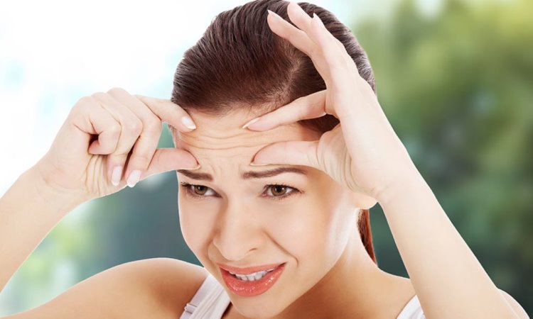 Tak Ingin Ada Kerutan di Dahi Pada Usia 20-an & 30-an Segera Hentikan Kebiasaan Ini