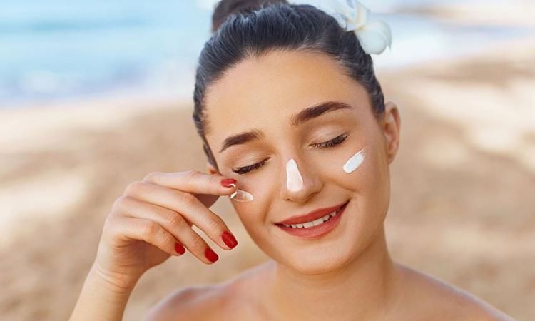 Tips Penting Saat Memakai Sunscreen Agar Hasilnya Maksimal
